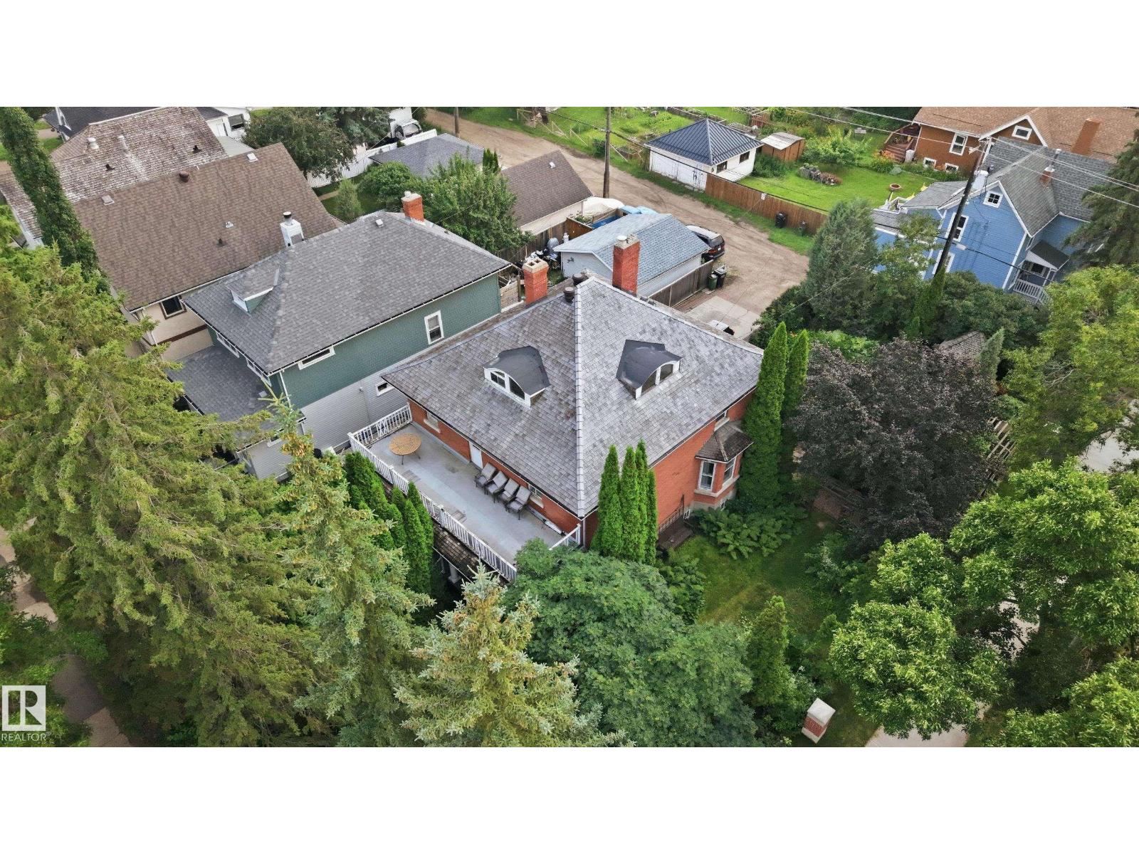 8520 104 ST NW - 60