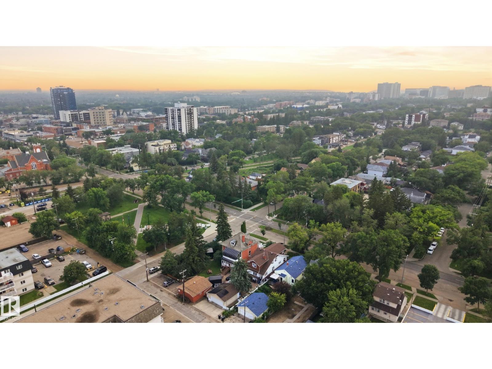 8520 104 ST NW - 62