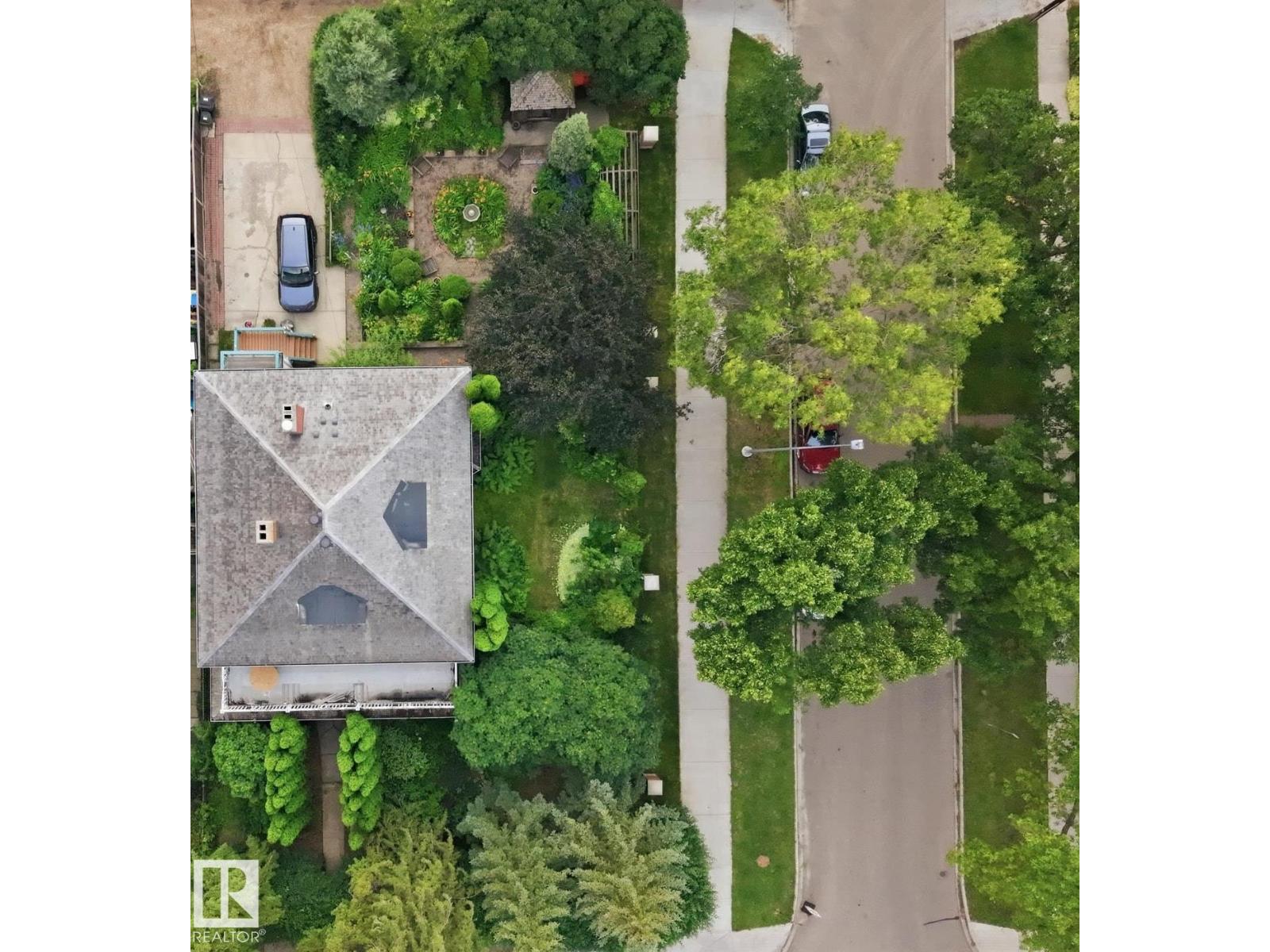 8520 104 ST NW - 63