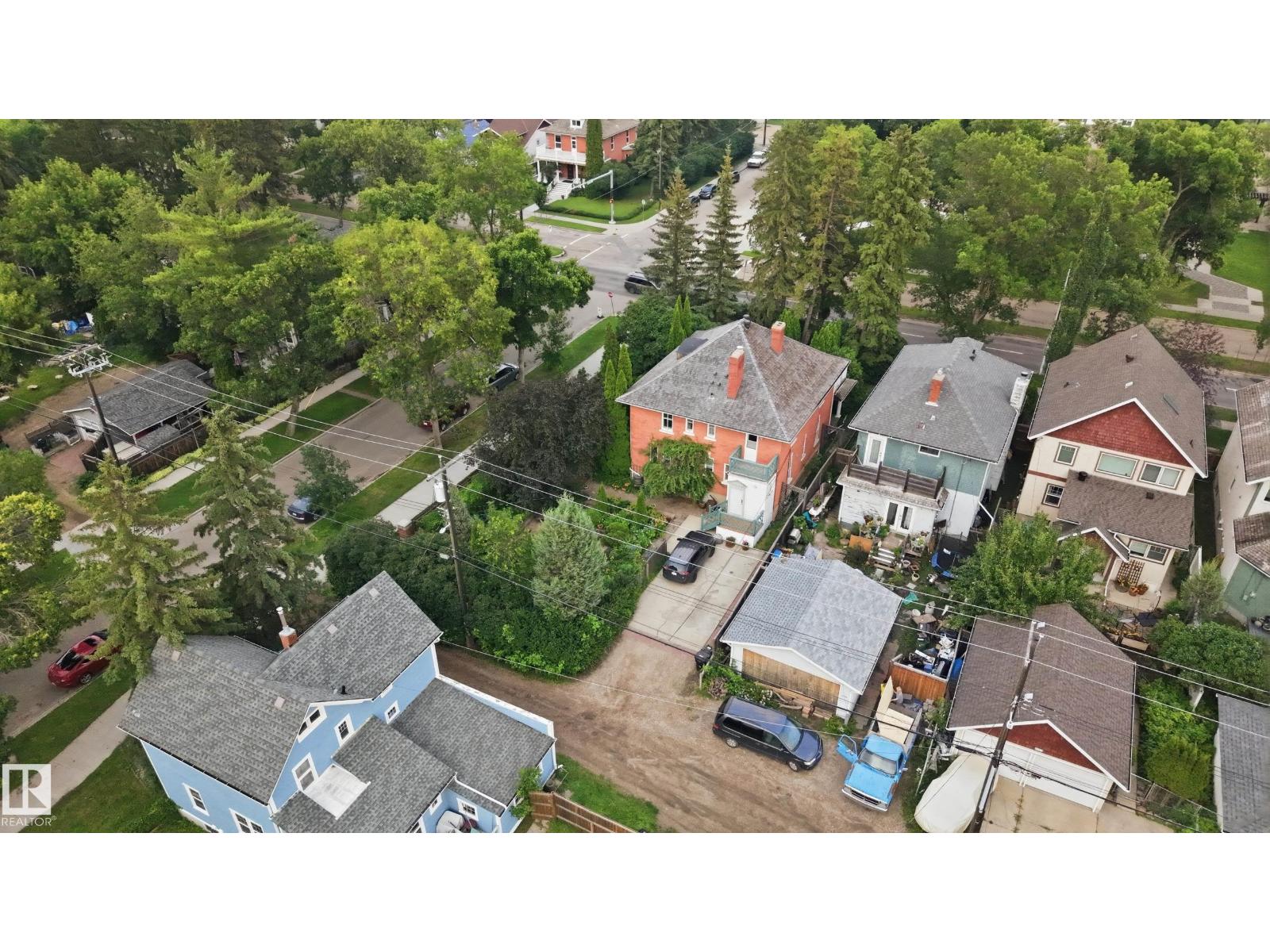 8520 104 ST NW - 64