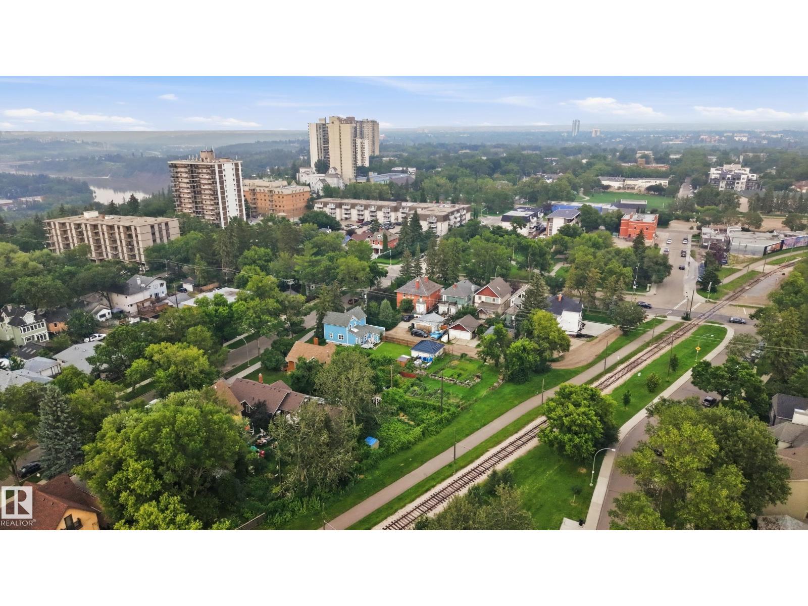 8520 104 ST NW - 65