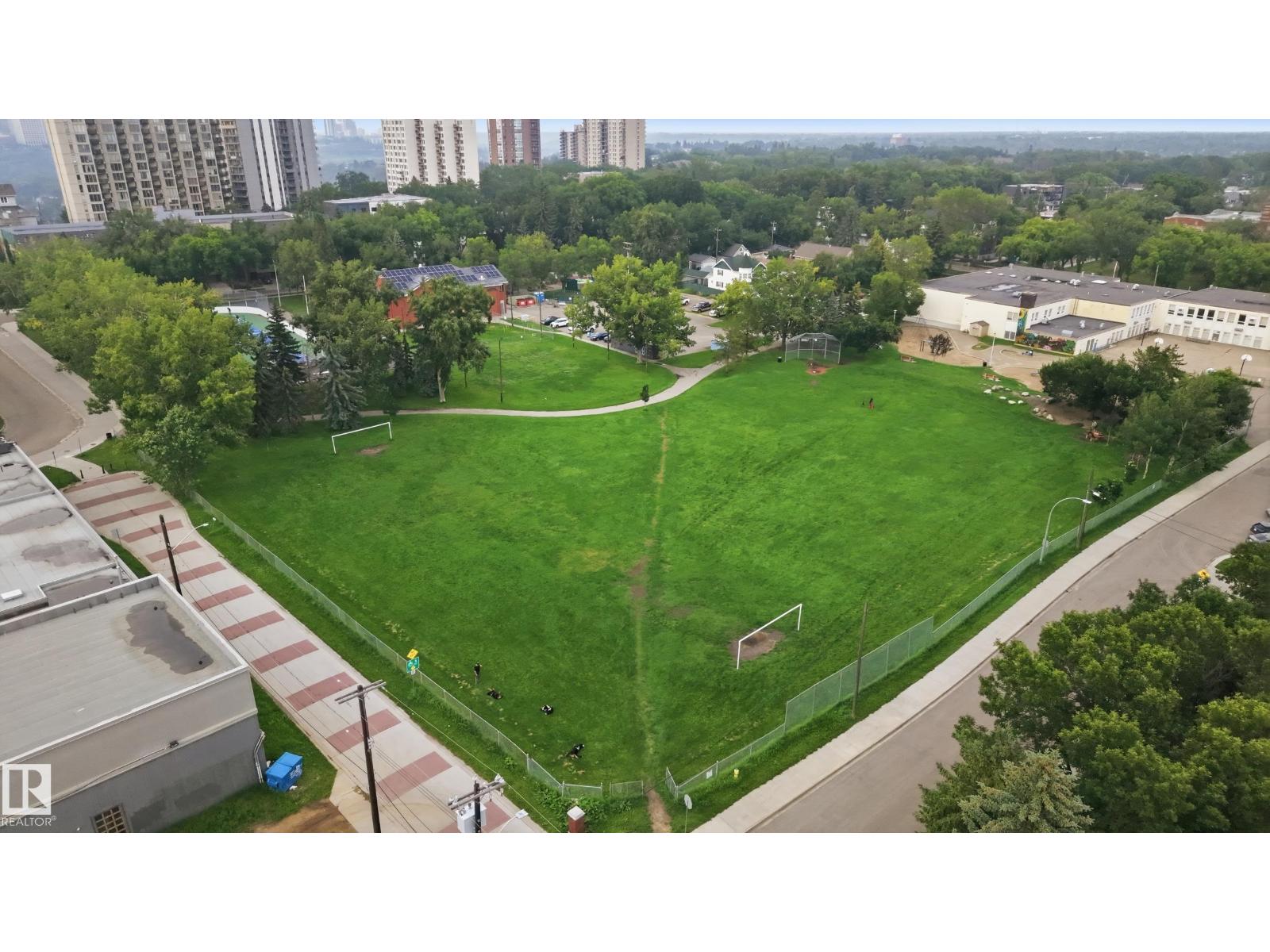 8520 104 ST NW - 66