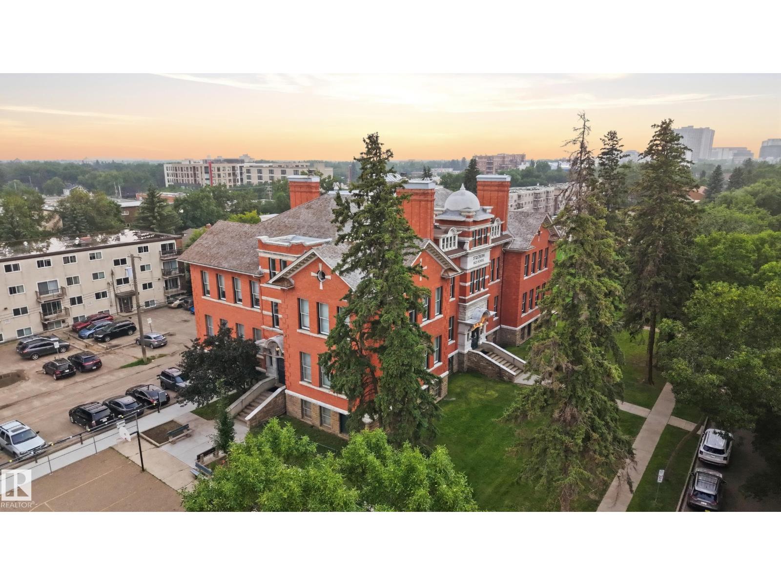 8520 104 ST NW - 67
