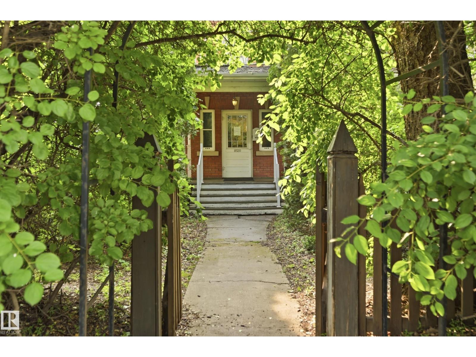 8520 104 ST NW - 8