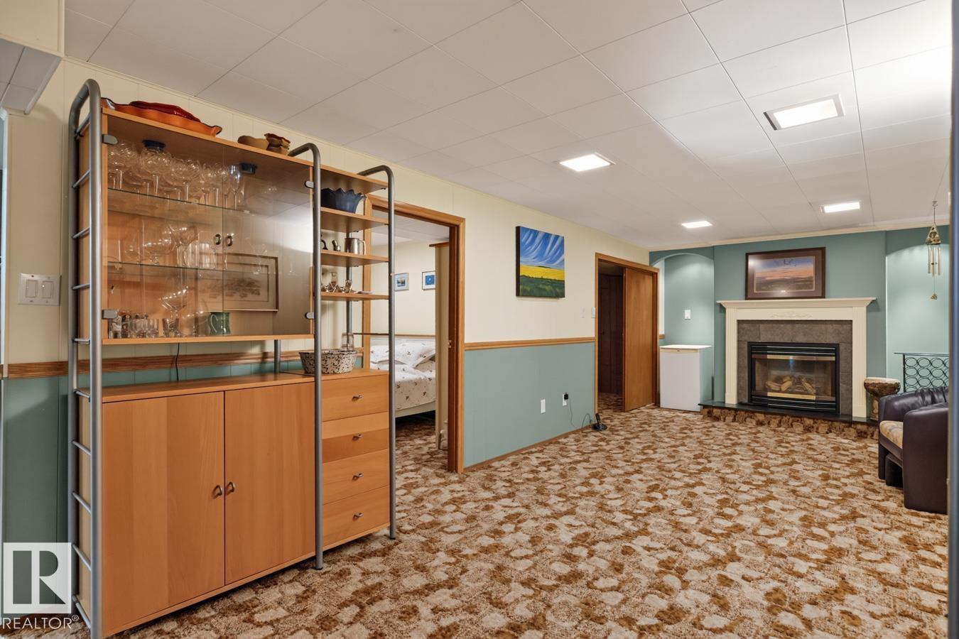 7607 75 AV NW - 25