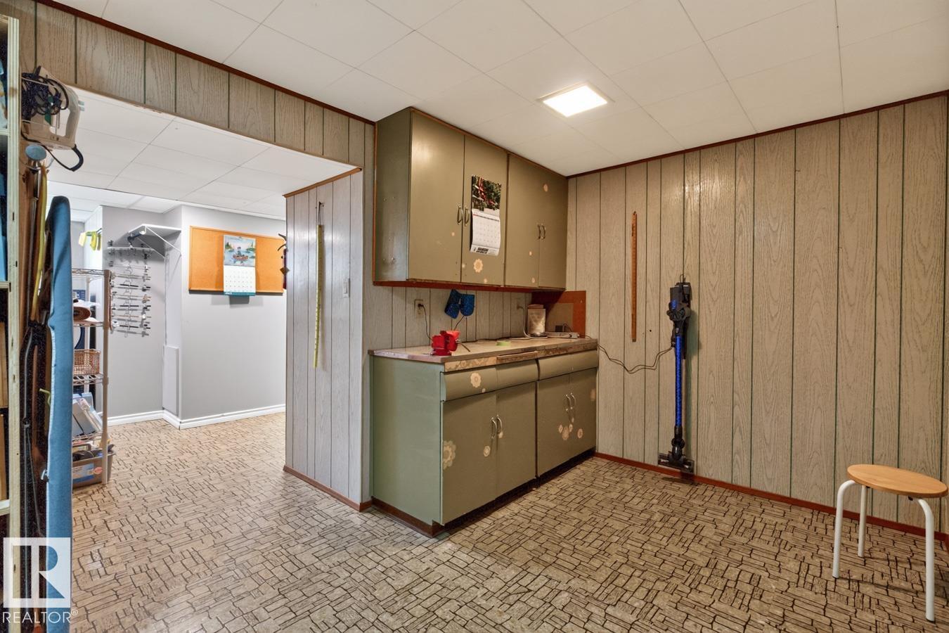 7607 75 AV NW - 34