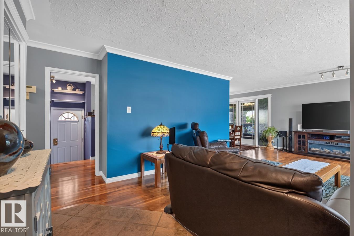 7607 75 AV NW - 4