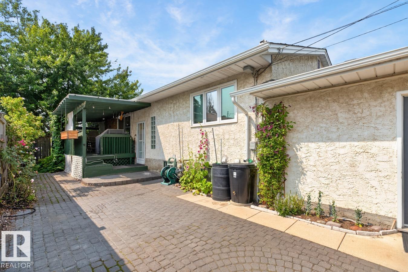 7607 75 AV NW - 44
