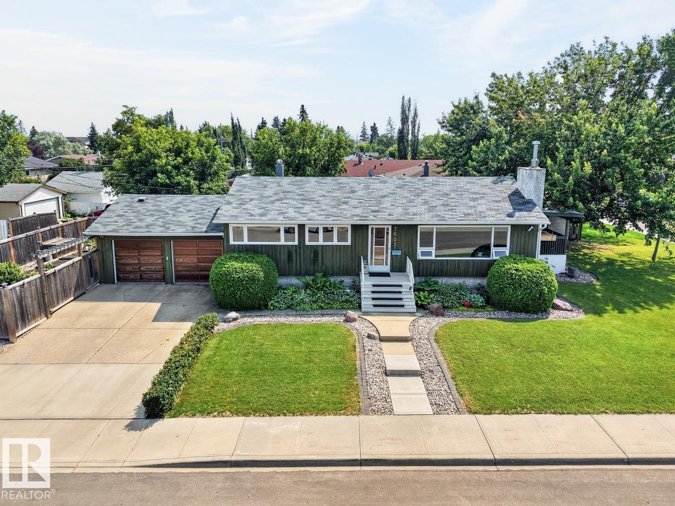 7607 75 AV NW - 46