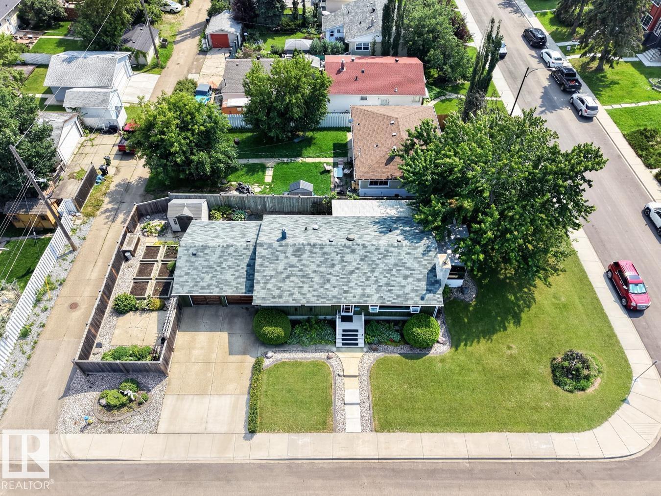 7607 75 AV NW - 47