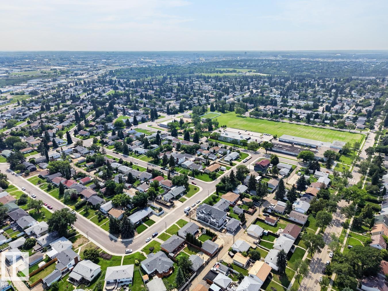 7607 75 AV NW - 49