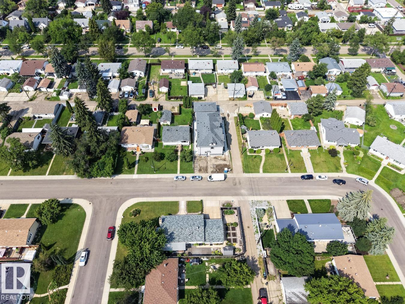 7607 75 AV NW - 52