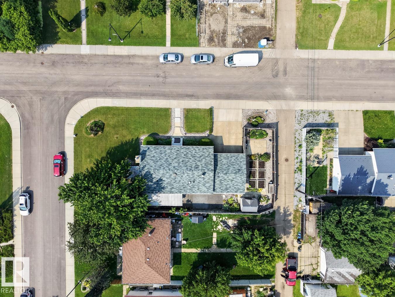 7607 75 AV NW - 53