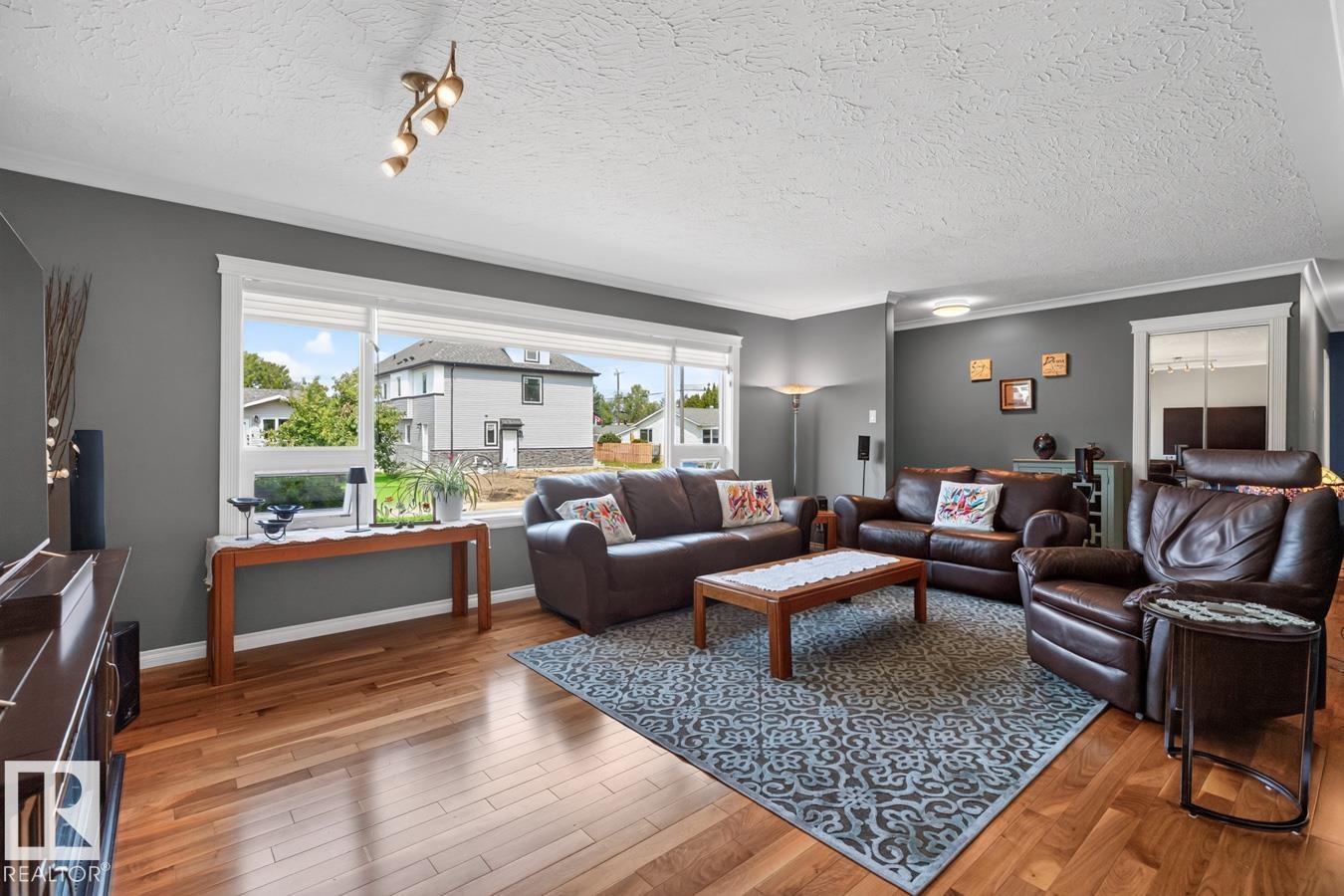 7607 75 AV NW - 7