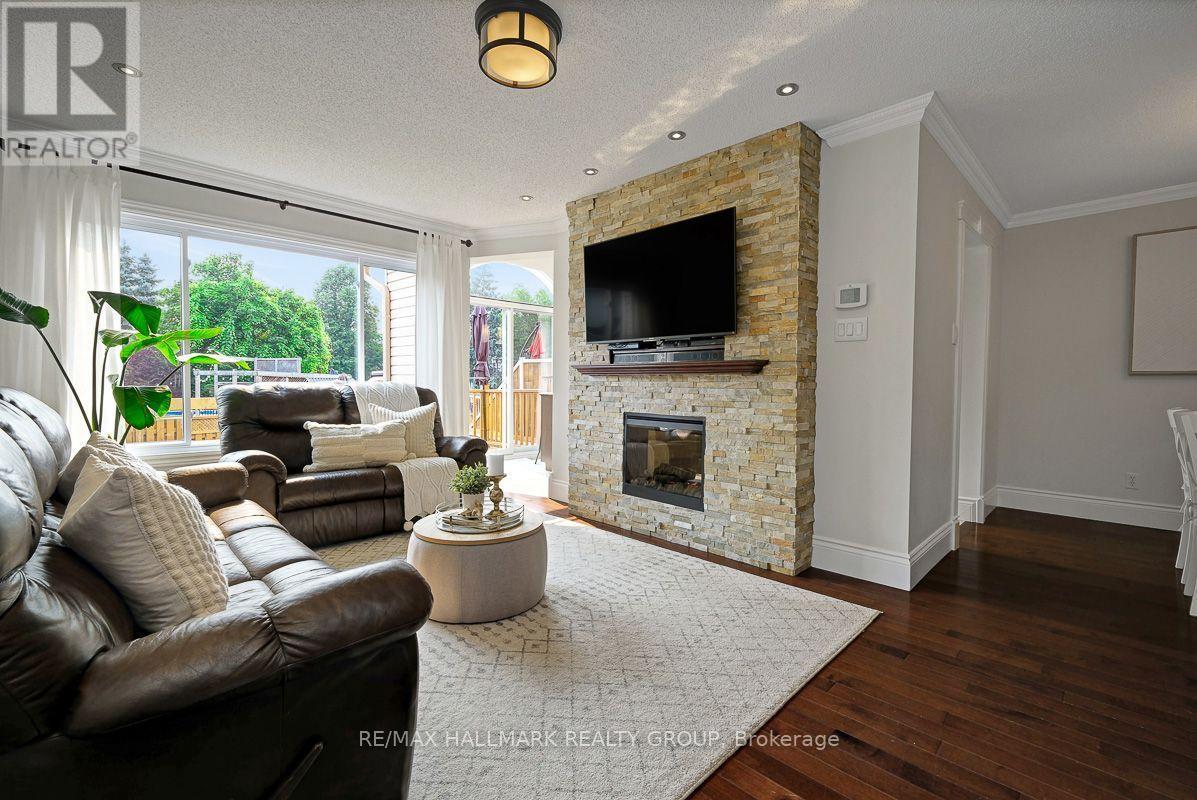 3 Bed, 3 Bath House for Sale in Ottawa – 6252 SABLEWOOD PLACE, Ottawa – MLS# X13599512 - Image 9
