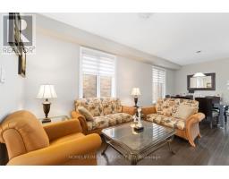 Kitchen - 25 Pear Blossom Way, East Gwillimbury, ON L9N0T3 Photo 6
