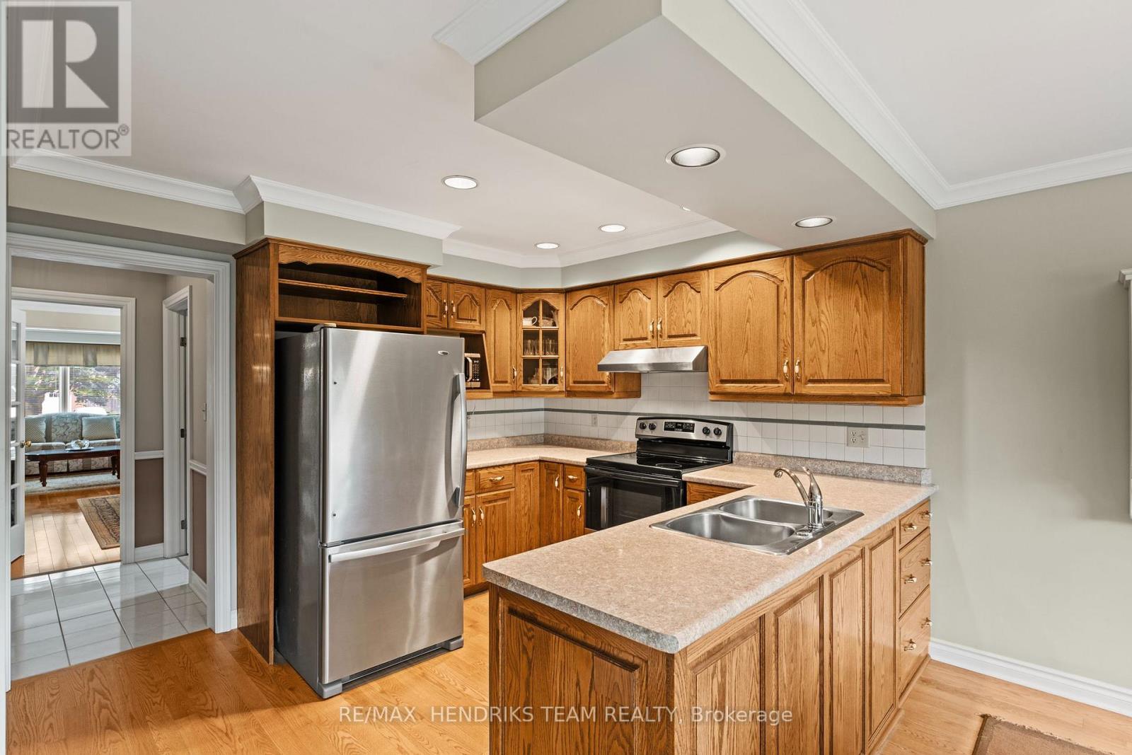 28 HERITAGE LANE - 12