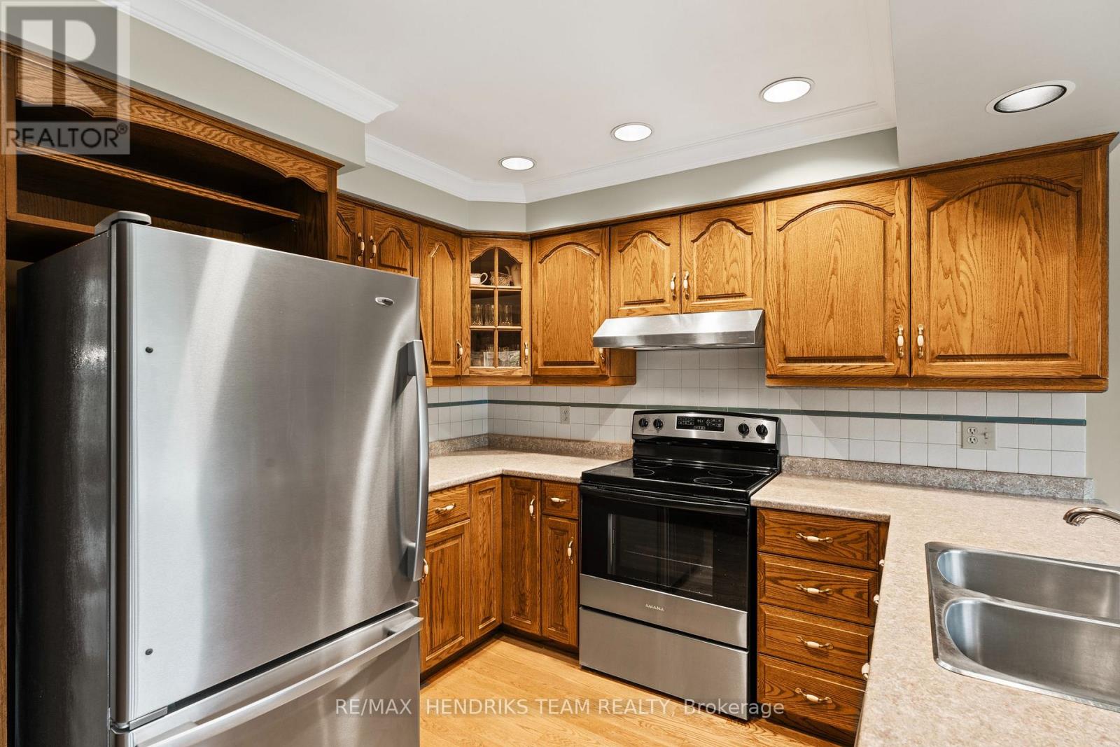 28 HERITAGE LANE - 13