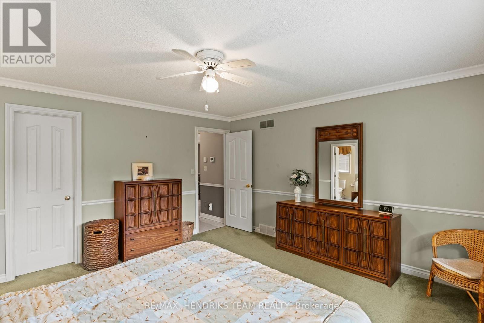 28 HERITAGE LANE - 19