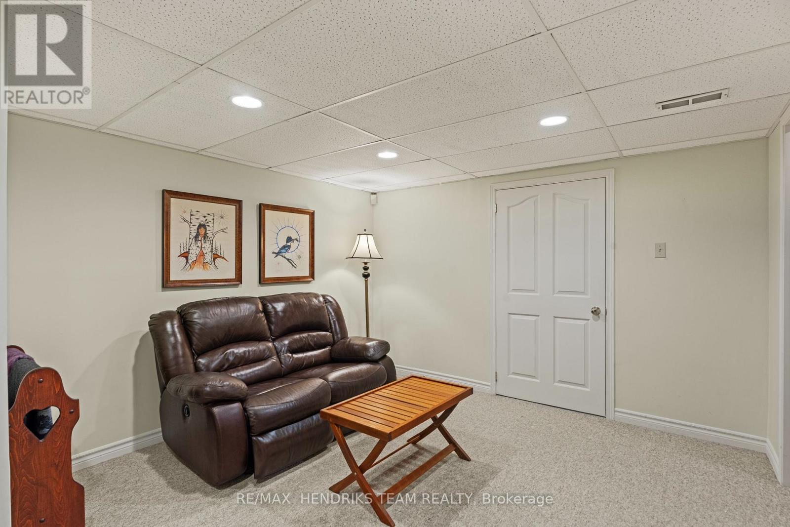 28 HERITAGE LANE - 26