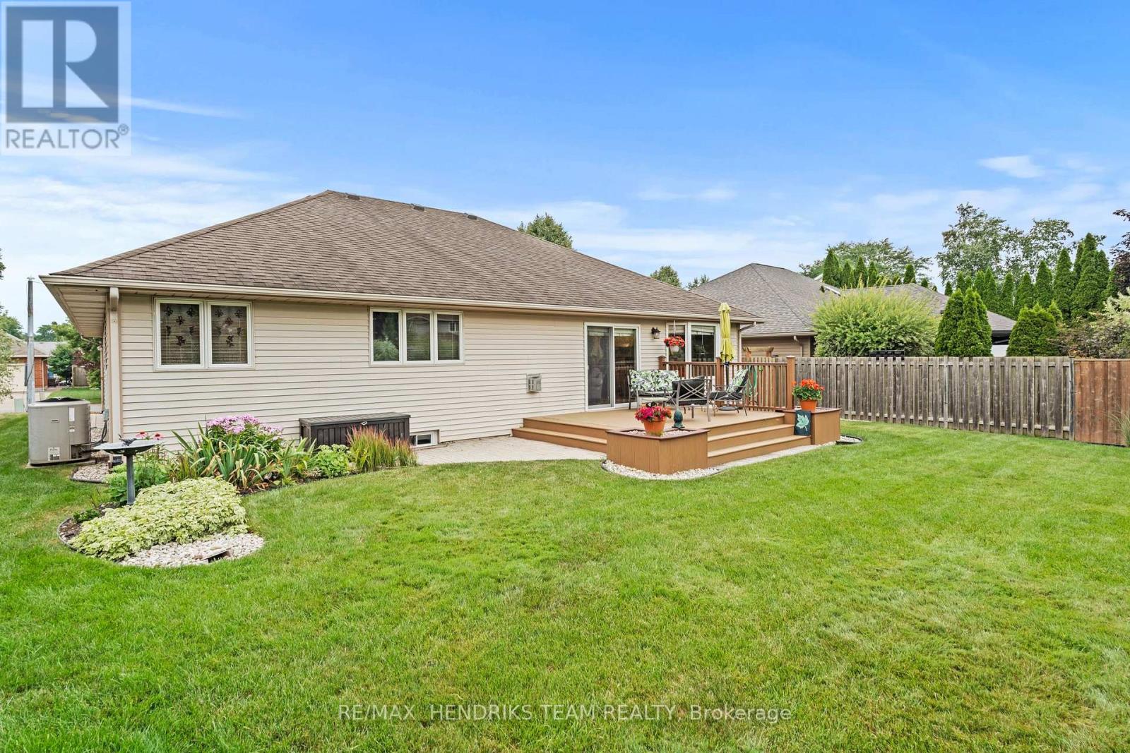 28 HERITAGE LANE - 32