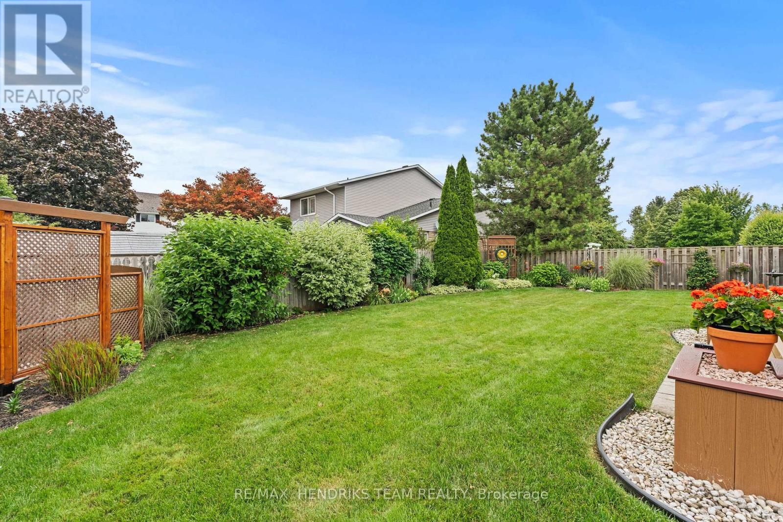 28 HERITAGE LANE - 34