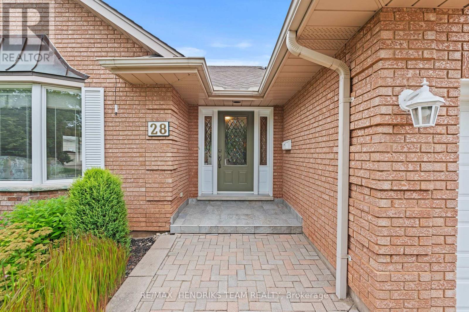28 HERITAGE LANE - 4