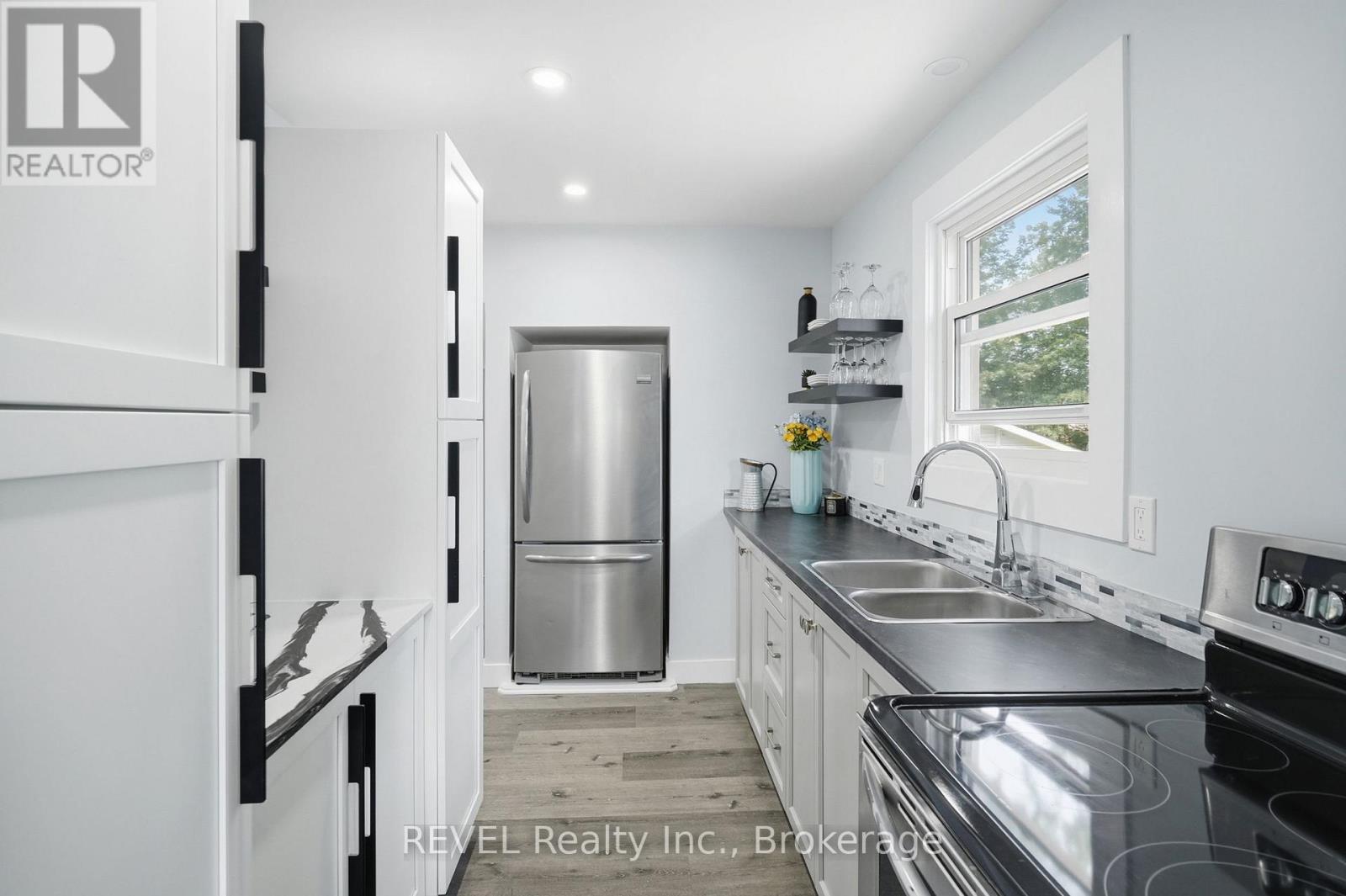 2 KENT STREET - 14
