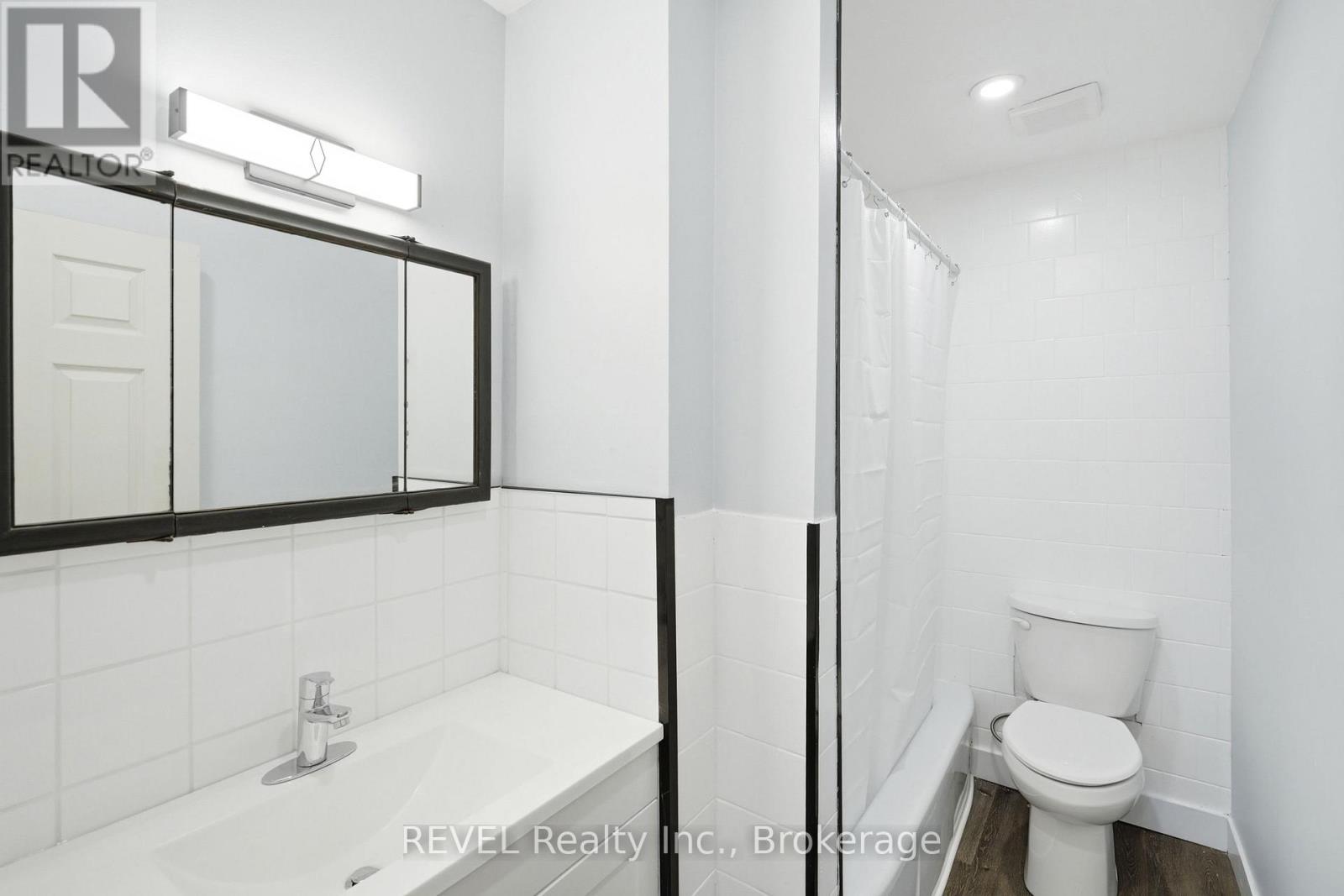 2 KENT STREET - 22