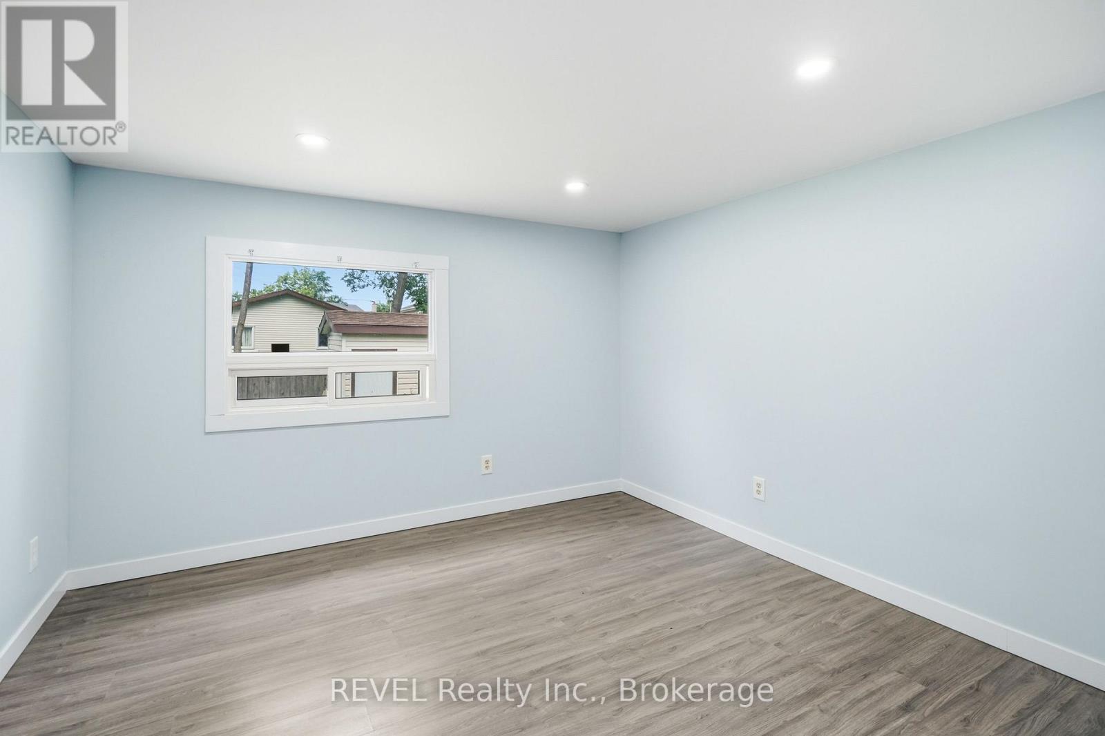 2 KENT STREET - 24