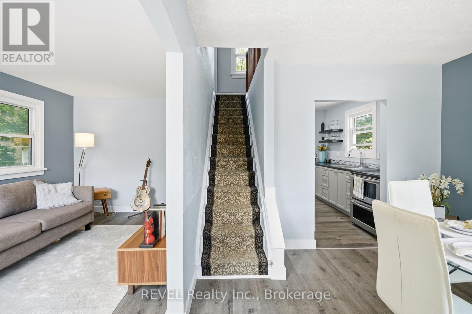 2 KENT STREET - 5
