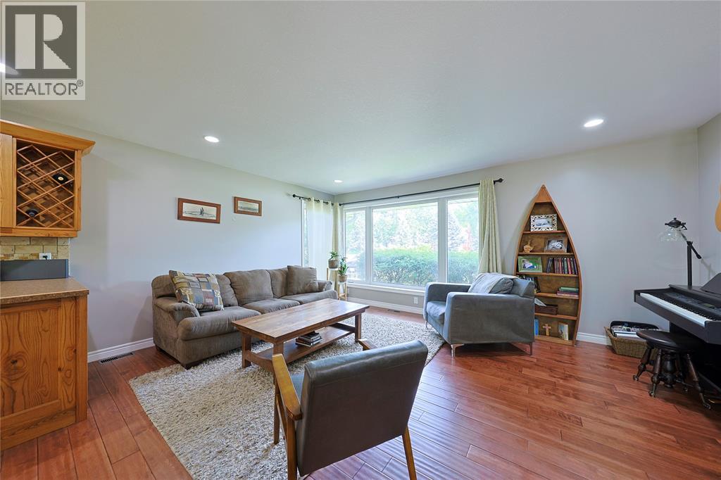 1023 London ROAD - 12
