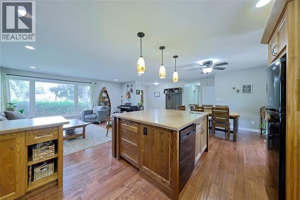 1023 London ROAD - 16