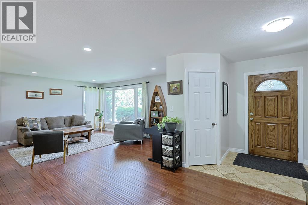 1023 London ROAD - 7