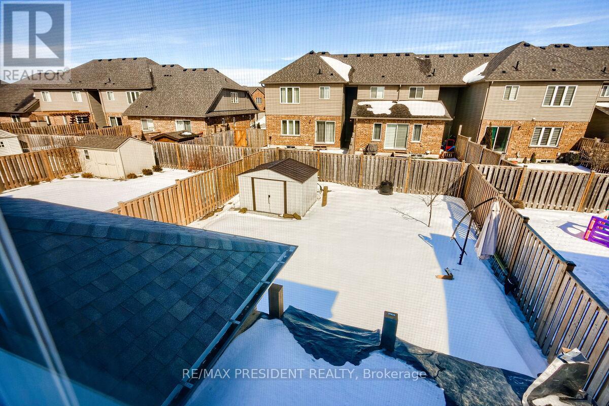 573 FORMAN AVENUE - 21