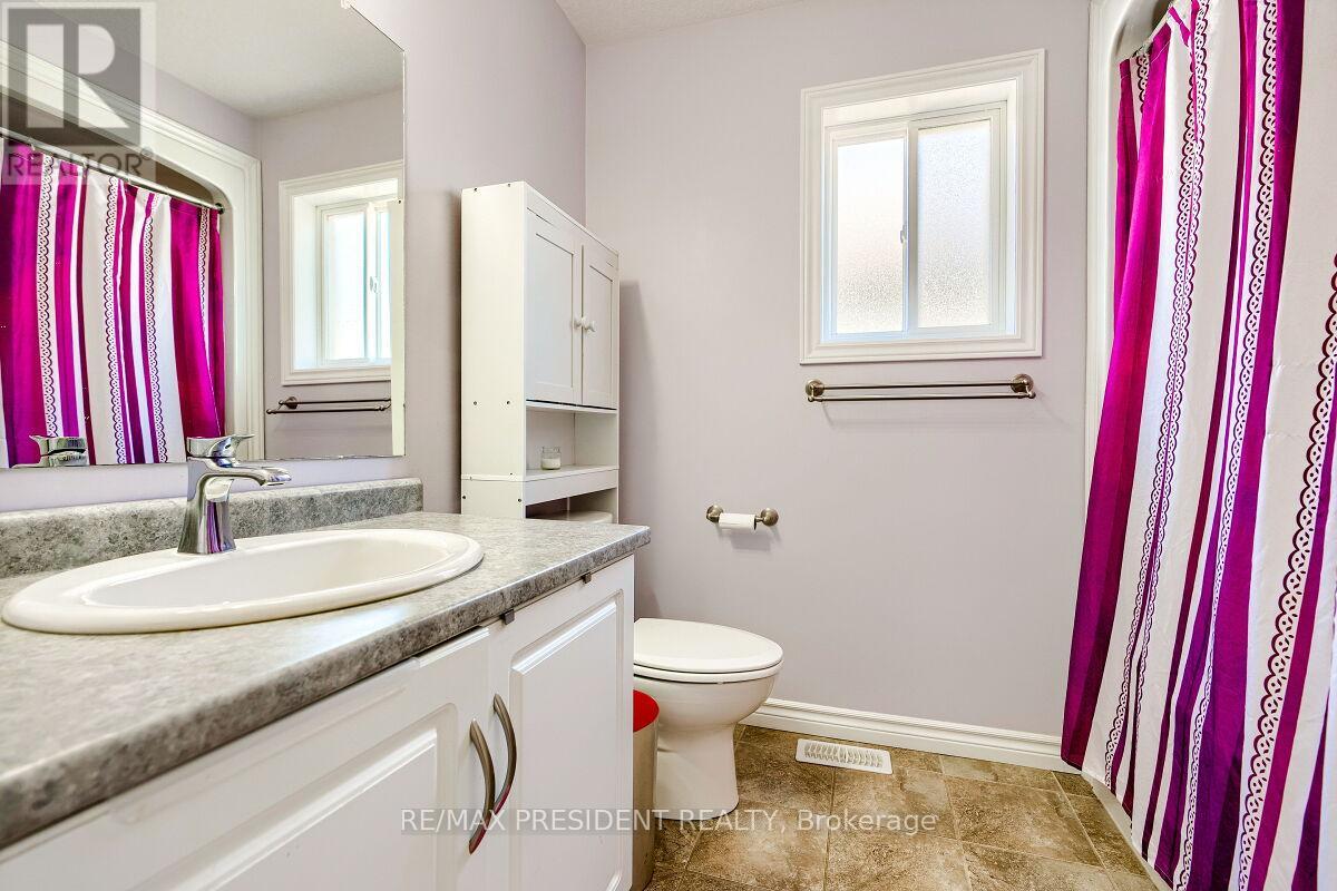 573 FORMAN AVENUE - 29