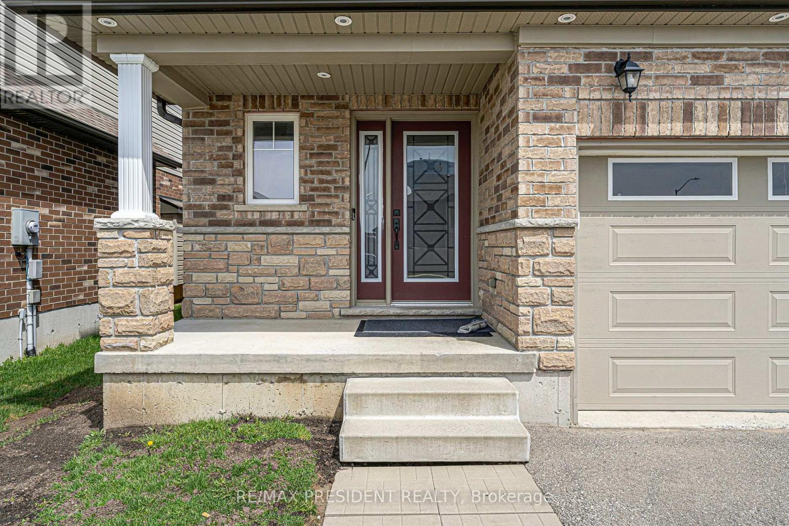 573 FORMAN AVENUE - 3