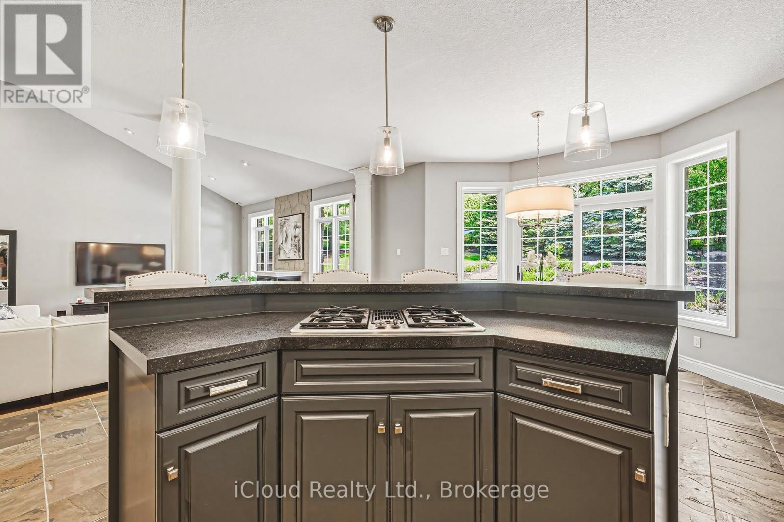 845 HIDDEN VALLEY ROAD - 14