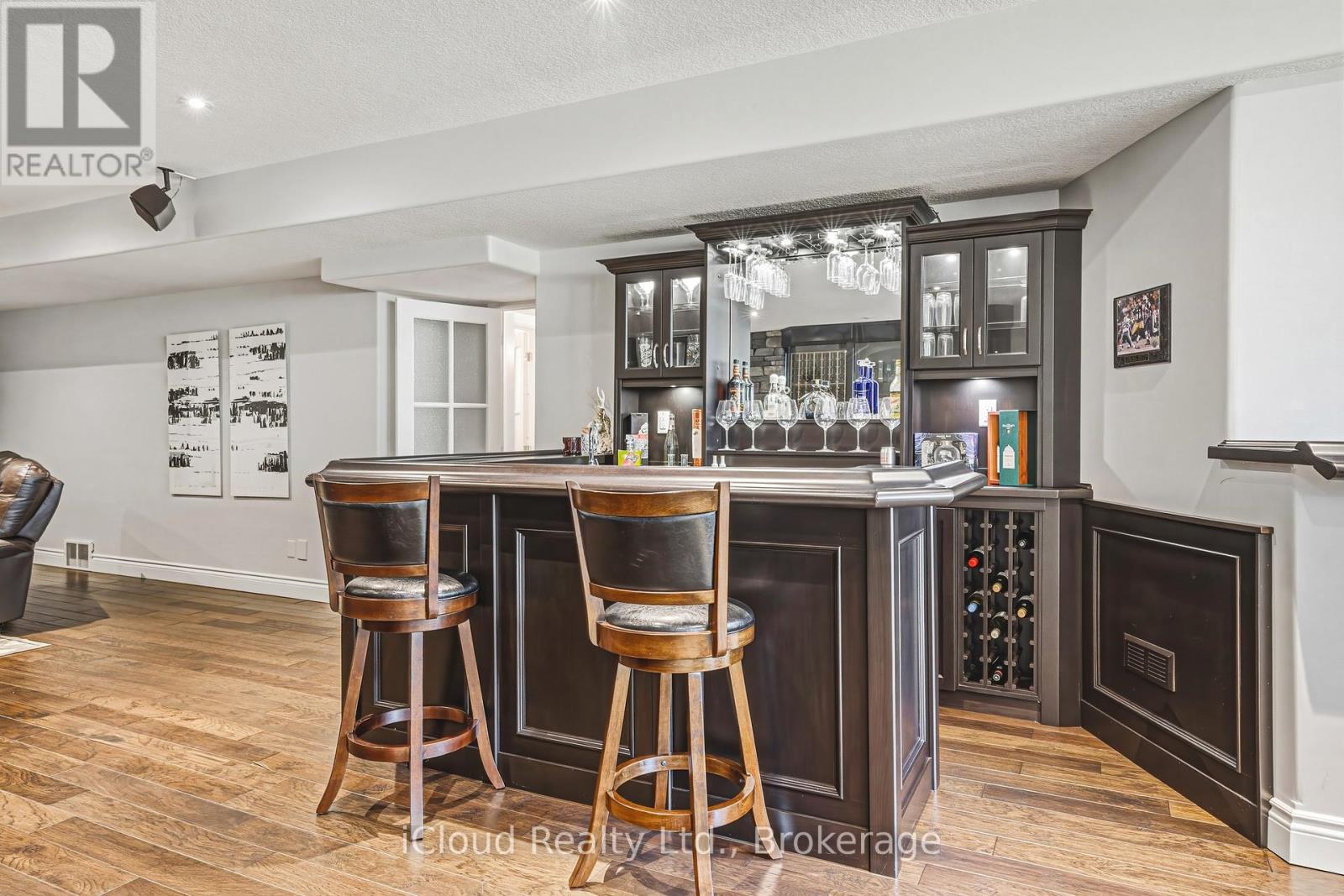 845 HIDDEN VALLEY ROAD - 32