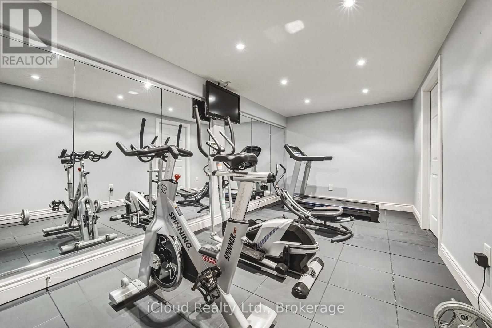 845 HIDDEN VALLEY ROAD - 35