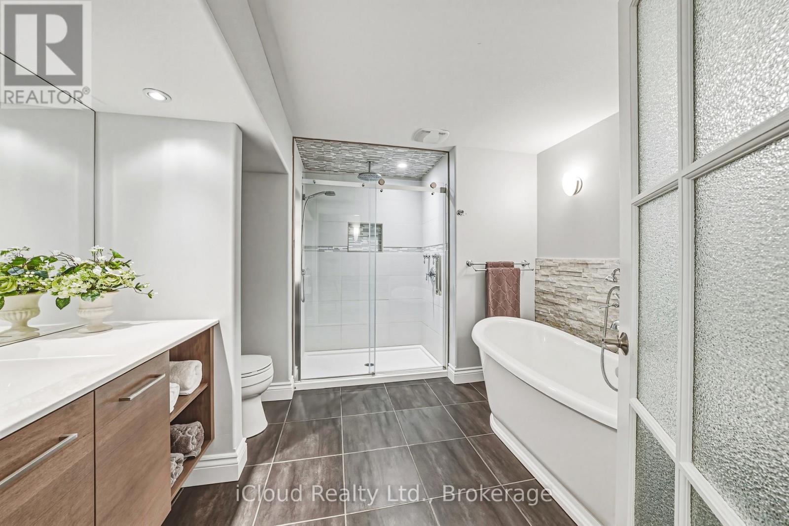 845 HIDDEN VALLEY ROAD - 36