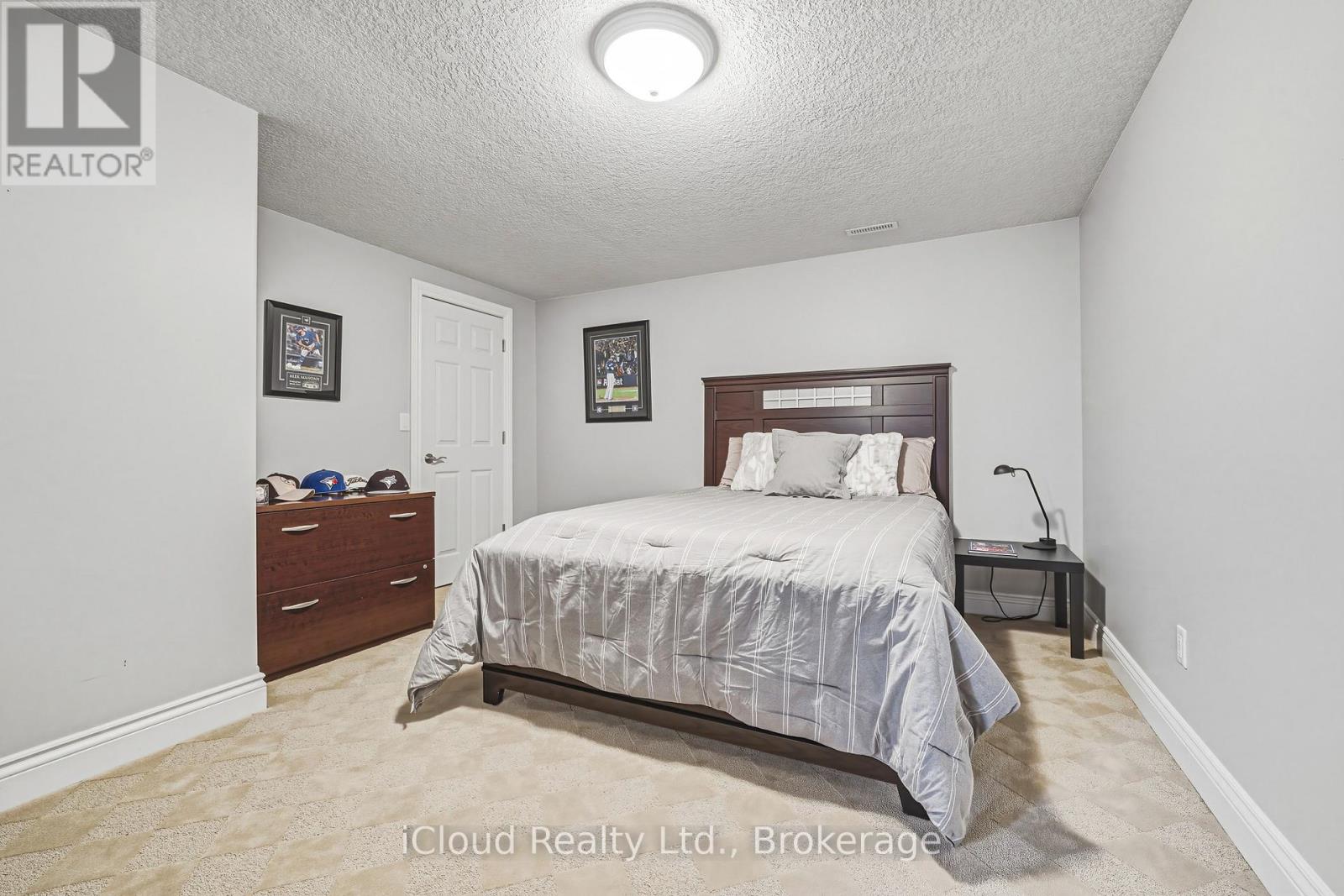 845 HIDDEN VALLEY ROAD - 38