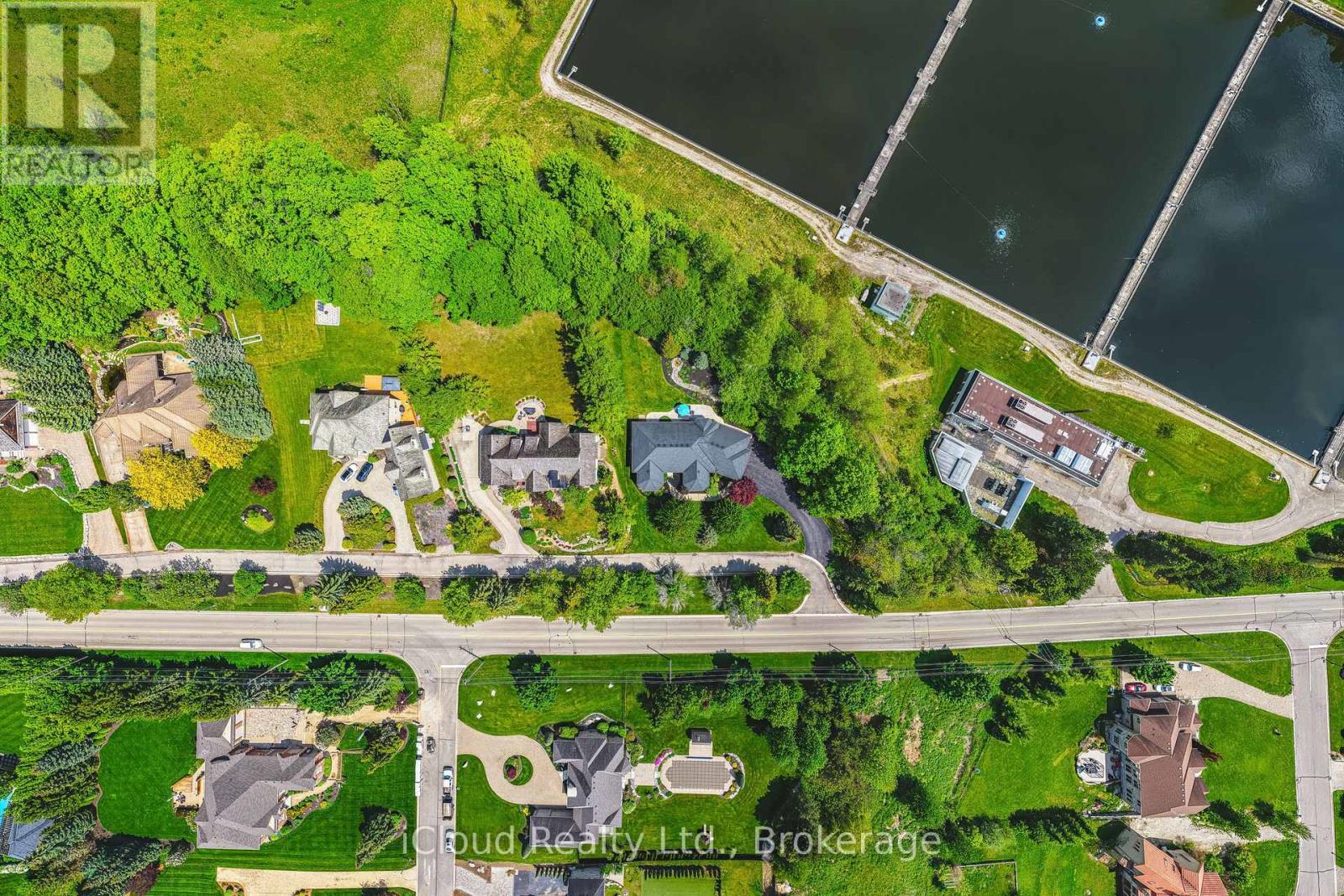845 HIDDEN VALLEY ROAD - 44