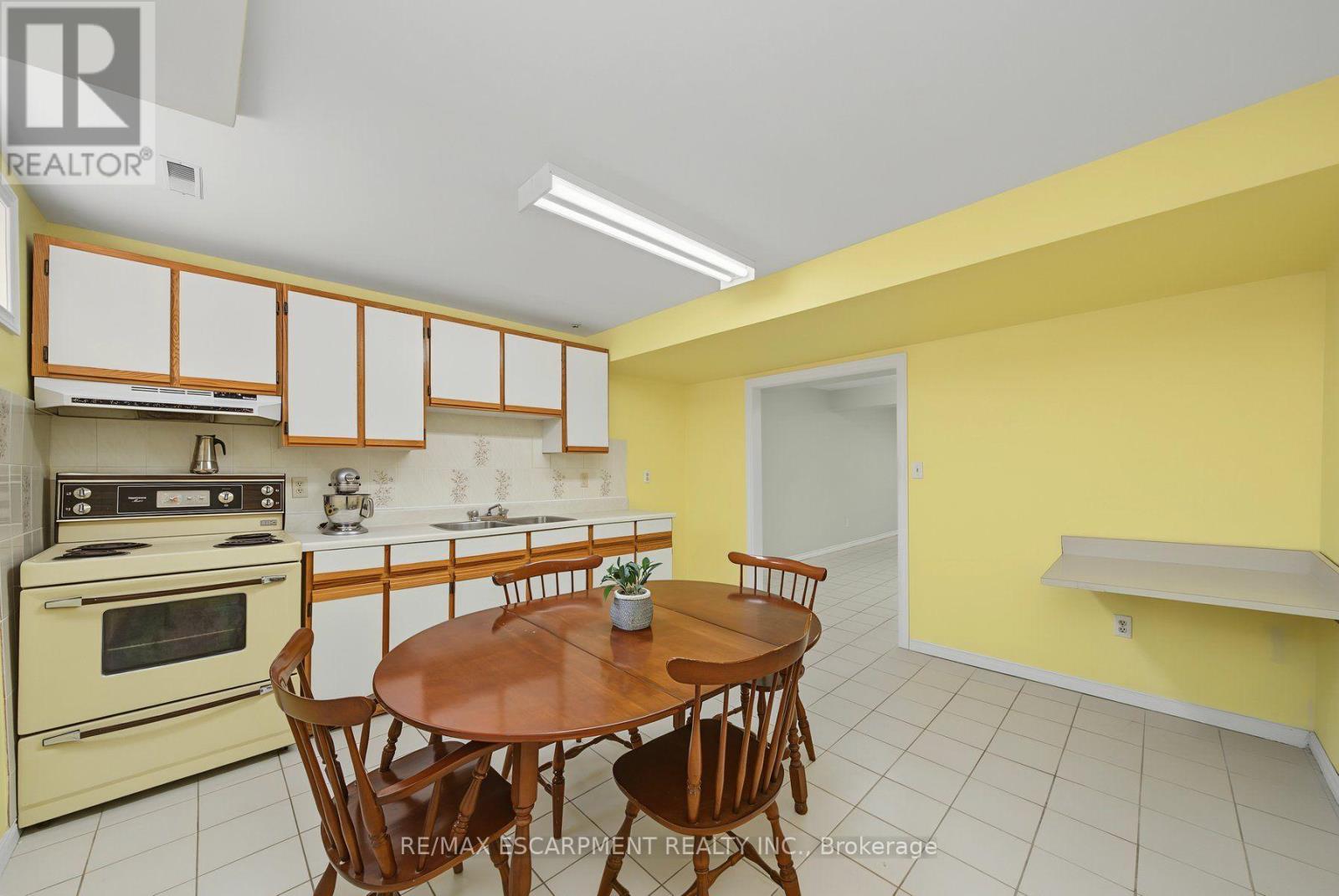 2 CRESTHAVEN DRIVE - 32