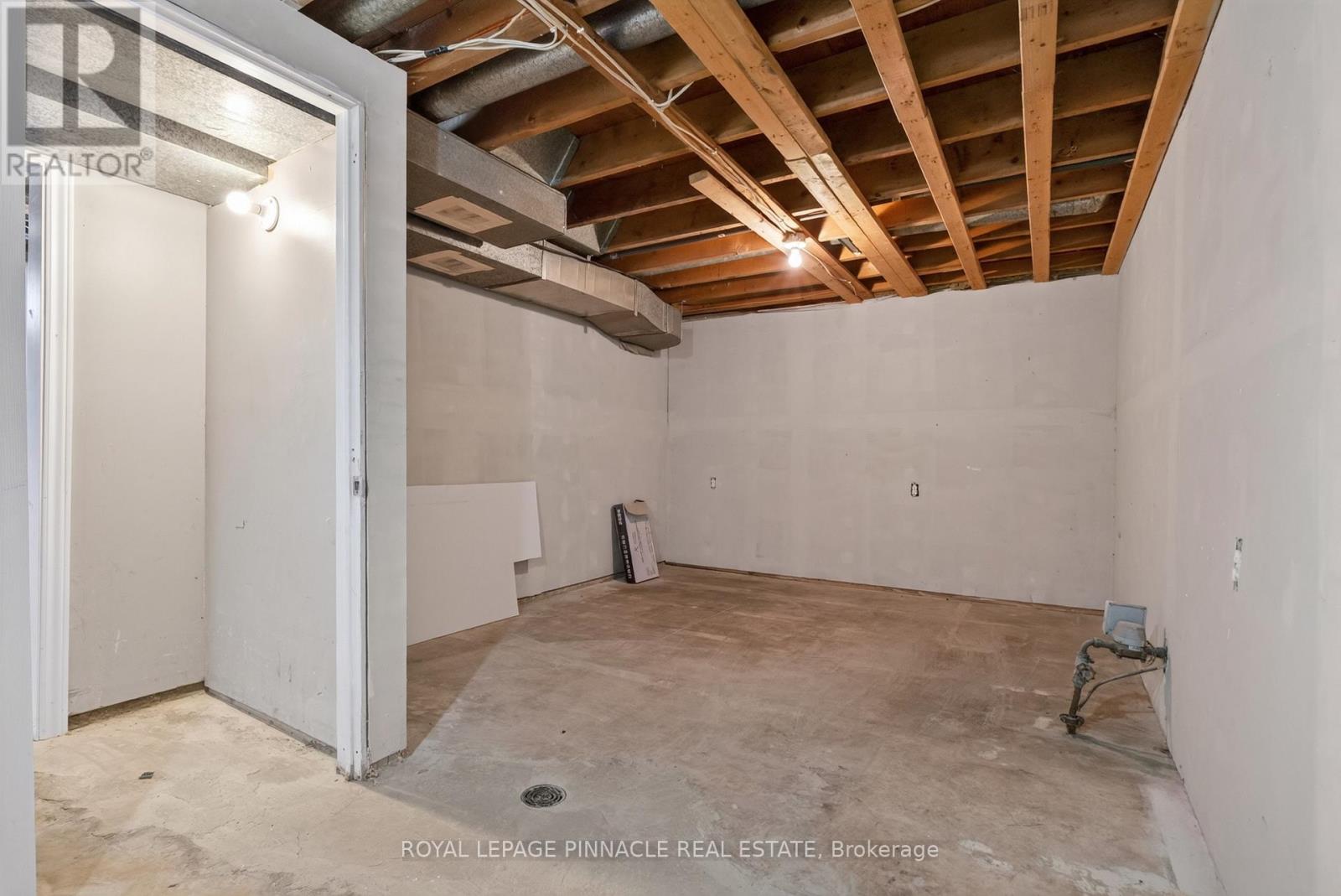 41 AMY CRESCENT - Image 28