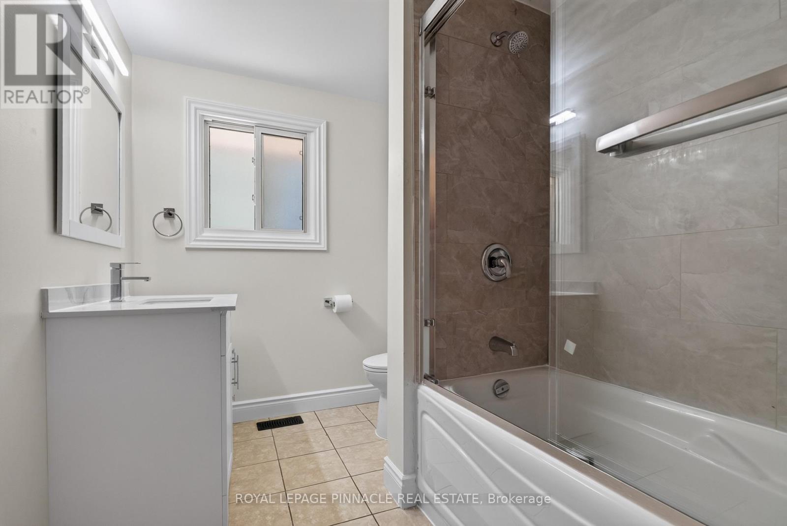 41 AMY CRESCENT - Image 32
