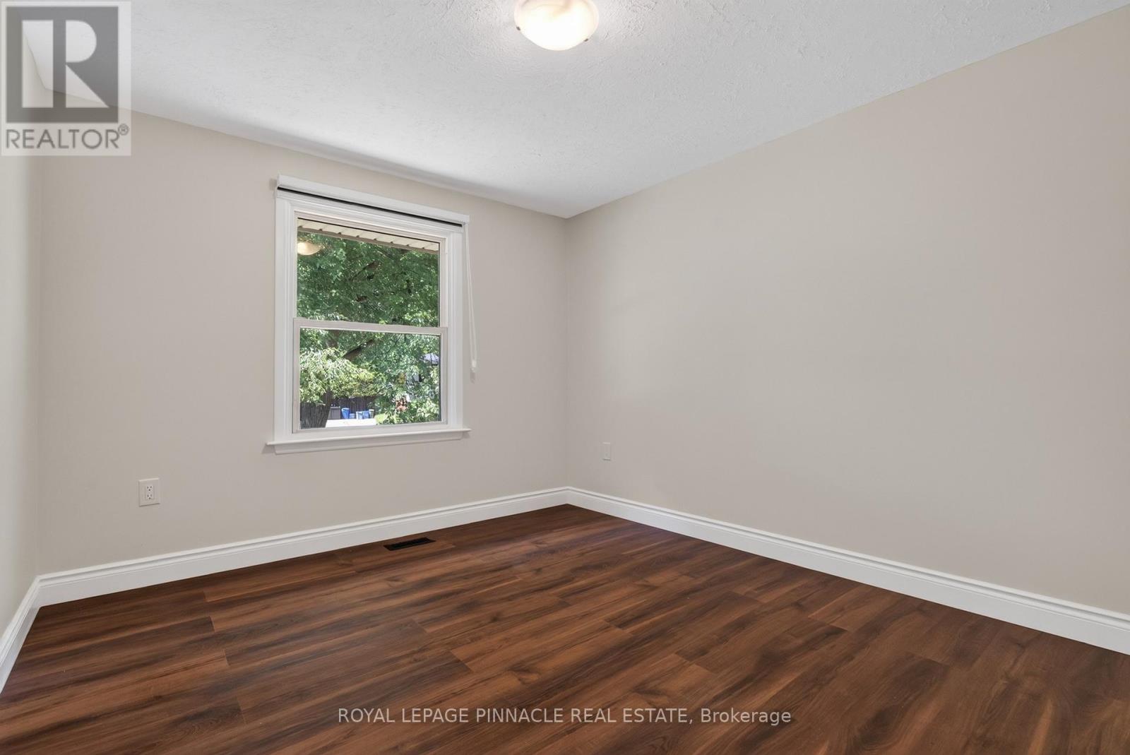 41 AMY CRESCENT - Image 38