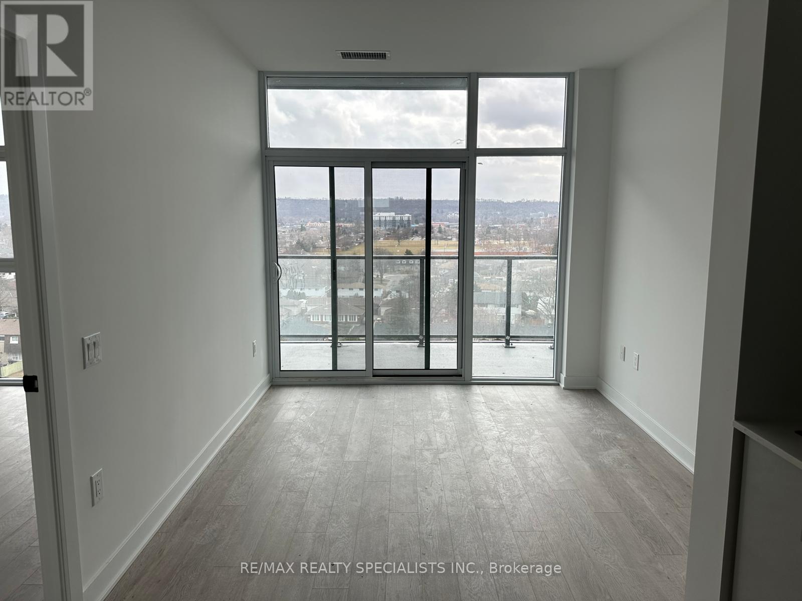 #801 2782 BARTON STREET E - 11