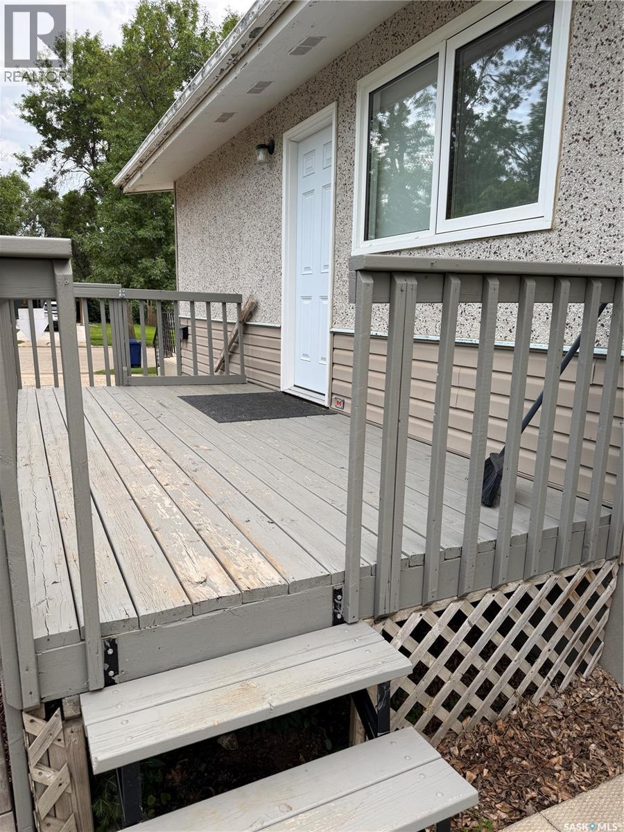1305 Park AVENUE, Weyburn — photo 3