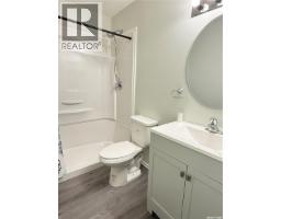 1305 Park Avenue, Weyburn, SK S4H0K7 Photo 10